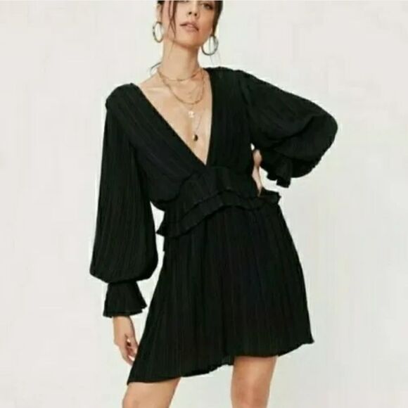 NWT Nasty Gal Black Crepe Pleated/Ruffle Fit 'n Flare Dress Sz.4 Ret. $128 - Picture 1 of 9